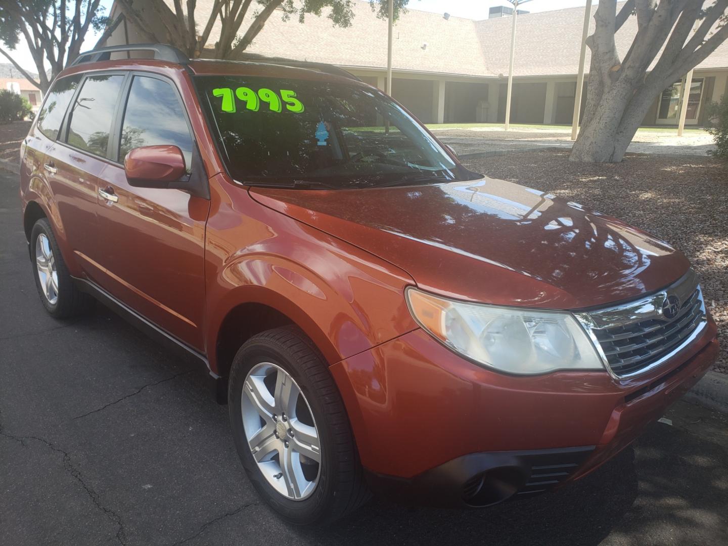 2010 /gray and black Subaru Forester 2.5X Premium (JF2SH6CC4AH) with an 2.5L L4 DOHC 16V engine, 4-Speed Automatic transmission, located at 323 E Dunlap Ave., Phoenix, AZ, 85020, (602) 331-9000, 33.567677, -112.069000 - 2010 Subaru Forester,...... EXCELLENT condition, A Real Must See!! No accidents, Power everything, Ice cold ac, Stereo/CD player, Satellite capable, phone sync, blue tooth, Sunroof, Clean Black and Gray interior with Black leather seats in near perfect condition, power windows, power door locks, Gor - Photo#2